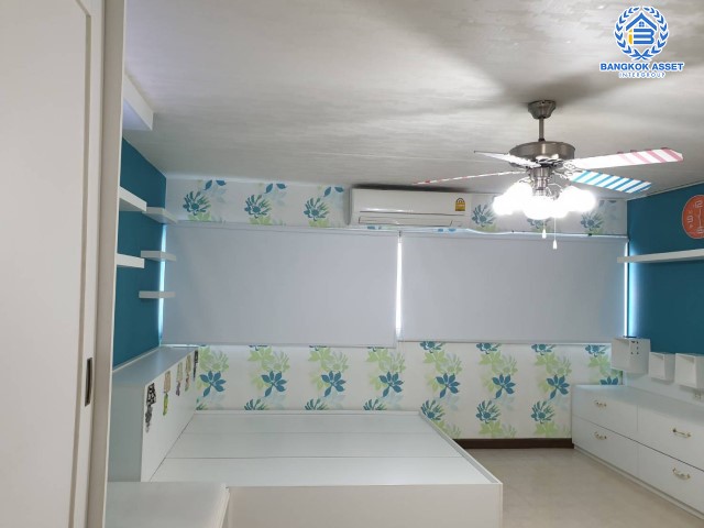 *****คอนโดมิเนียมมือสองย่านนนทบุรี โครงการป๊อปปูล่าคอนโดมิเนียม เลียบคลองประปา เนื้อที่ 28.4 ตร.ม. ฟังก์ชัน 1 ห้องนอน 1 ห้องน้ำ 1 ห้องนั่งเล่น บนทำเลใจกลางเมืองทองธานี เชื่อมต่อถ.ติวานนท์, ถ.แจ้งวัฒนะ ใกล้ทางด่วน "เมืองทอง" และรถไฟฟ้า (ในอนาคต) สายสีชมพู "สถานีปากเกร็ด"